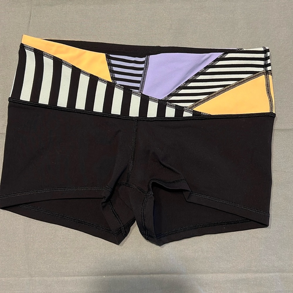 Lululemon Color block Black shorts size 6